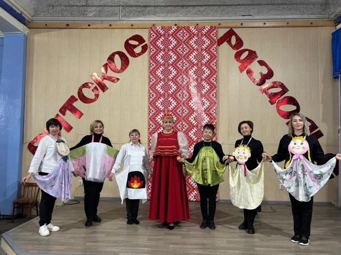 Участие в XIV Межрегиональном фестивале народного творчества «Вятское раздолье» Участие в XIV Межрегиональном фестивале народного творчества «Вятское раздолье».