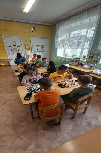 Проект «Играем — мозг развиваем!» Проект «Играем — мозг развиваем!».